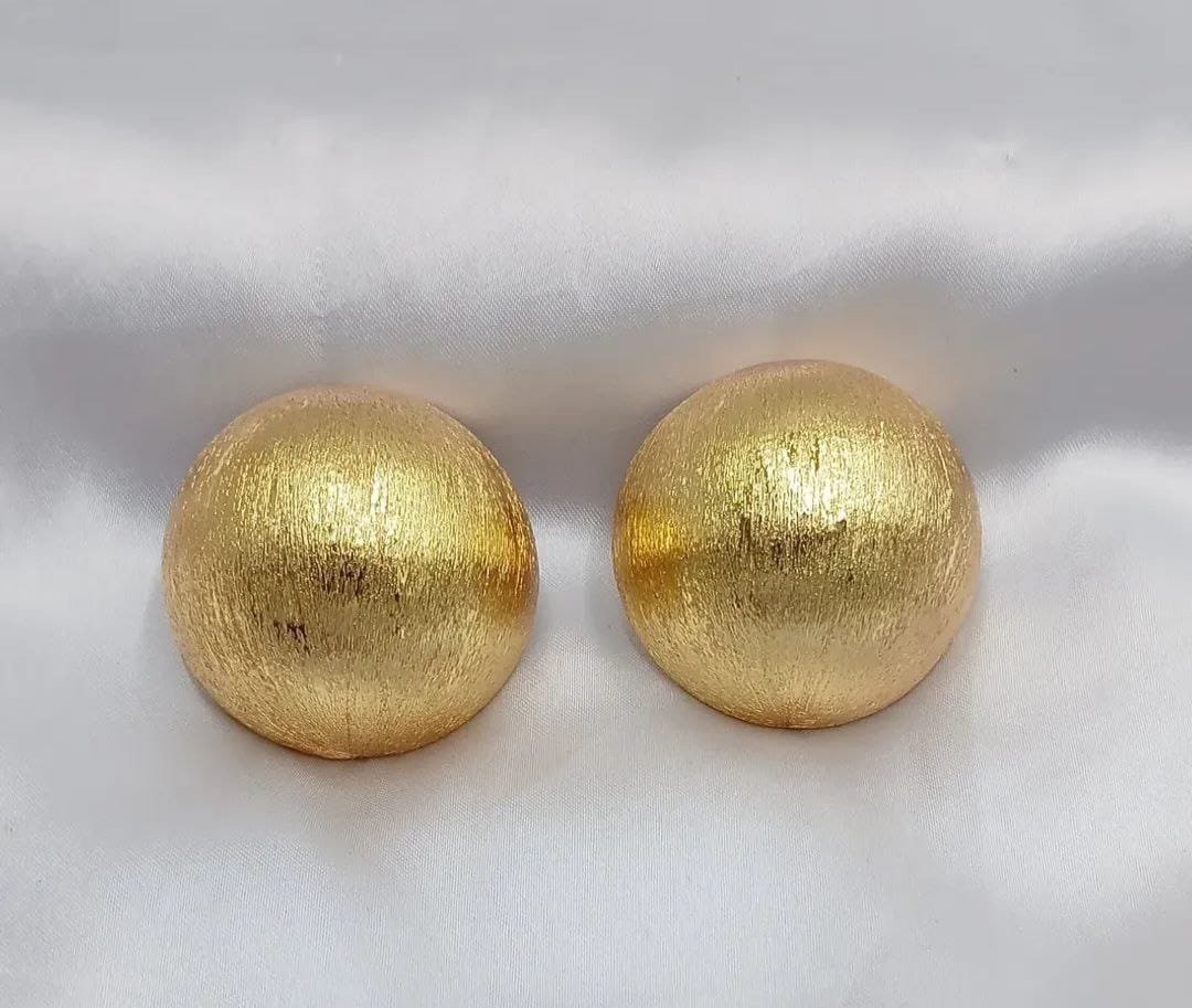 Elegant Gold-Plated Steel Jewelry - Image 3