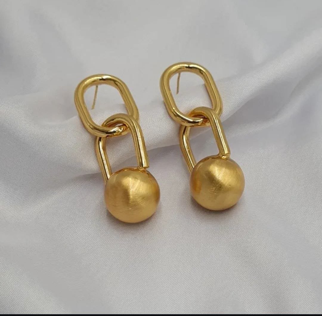 Elegant Gold-Plated Steel Jewelry - Image 3