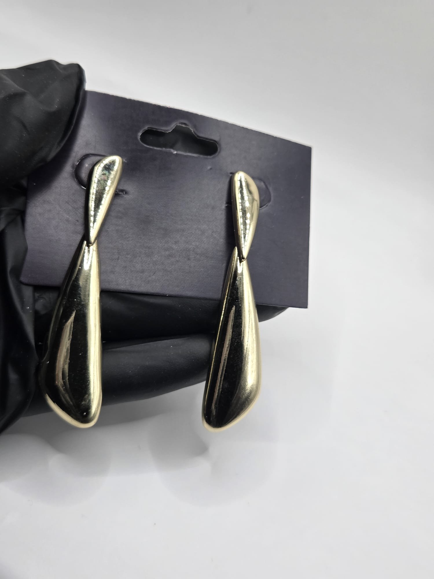 Elegant Gold-Plated Steel Jewelry - Image 3