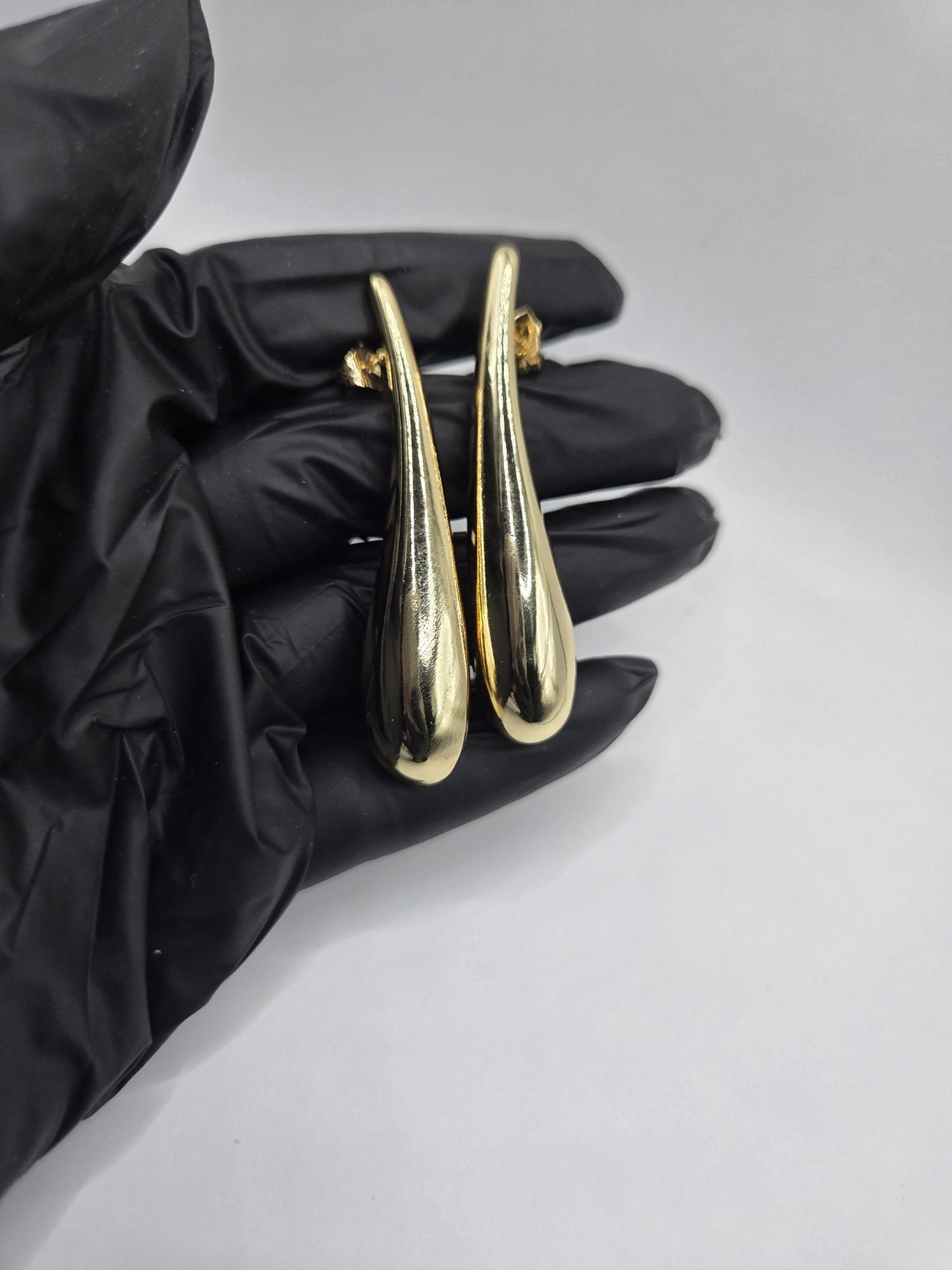 Elegant Gold-Plated Steel Jewelry - Image 3