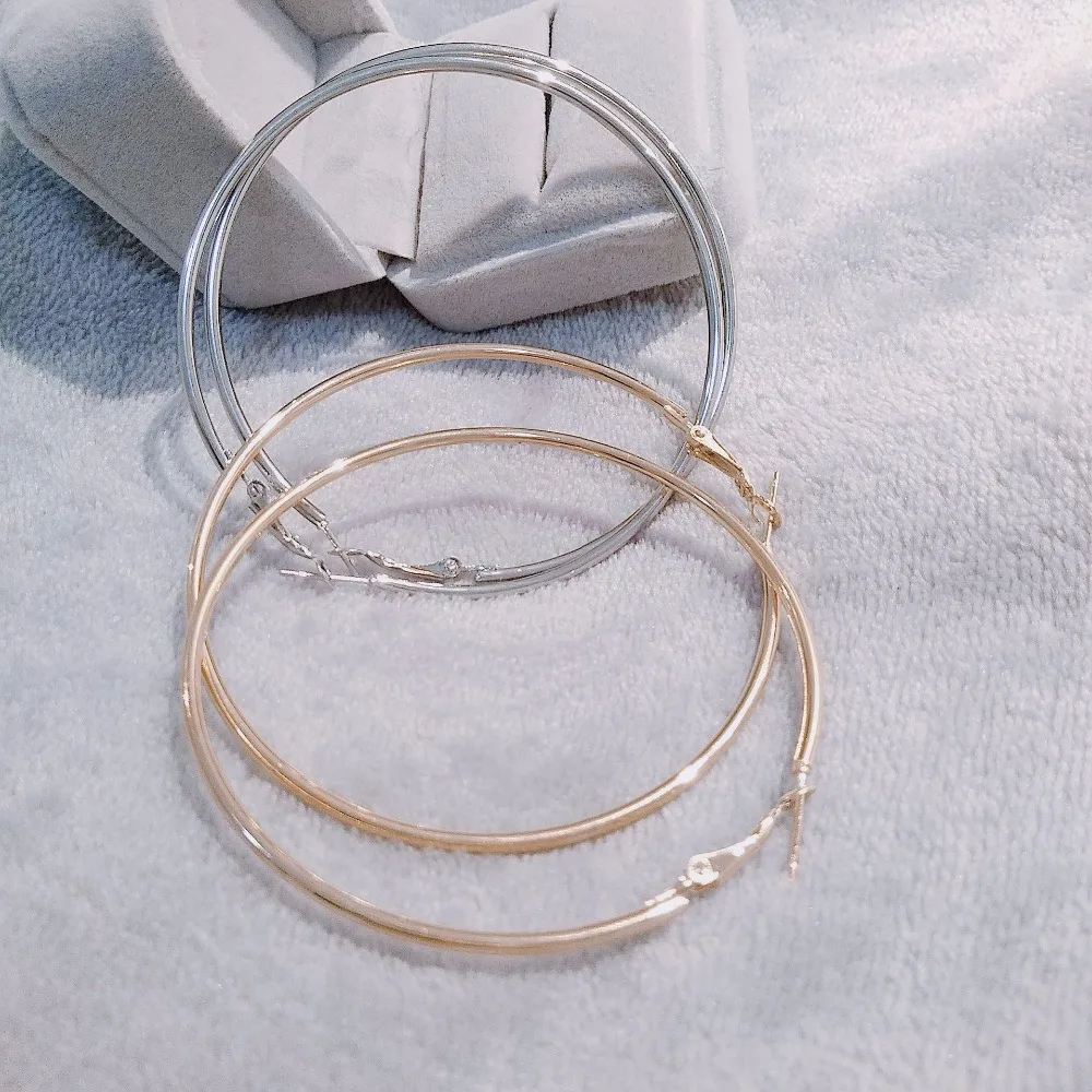 Trendy Large Hoop Earrings - Image 4
