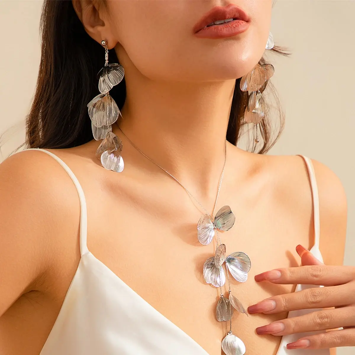 Elegant Ginkgo Leaf Pendant Necklace & Earrings Jewelry Set for Women - Image 7