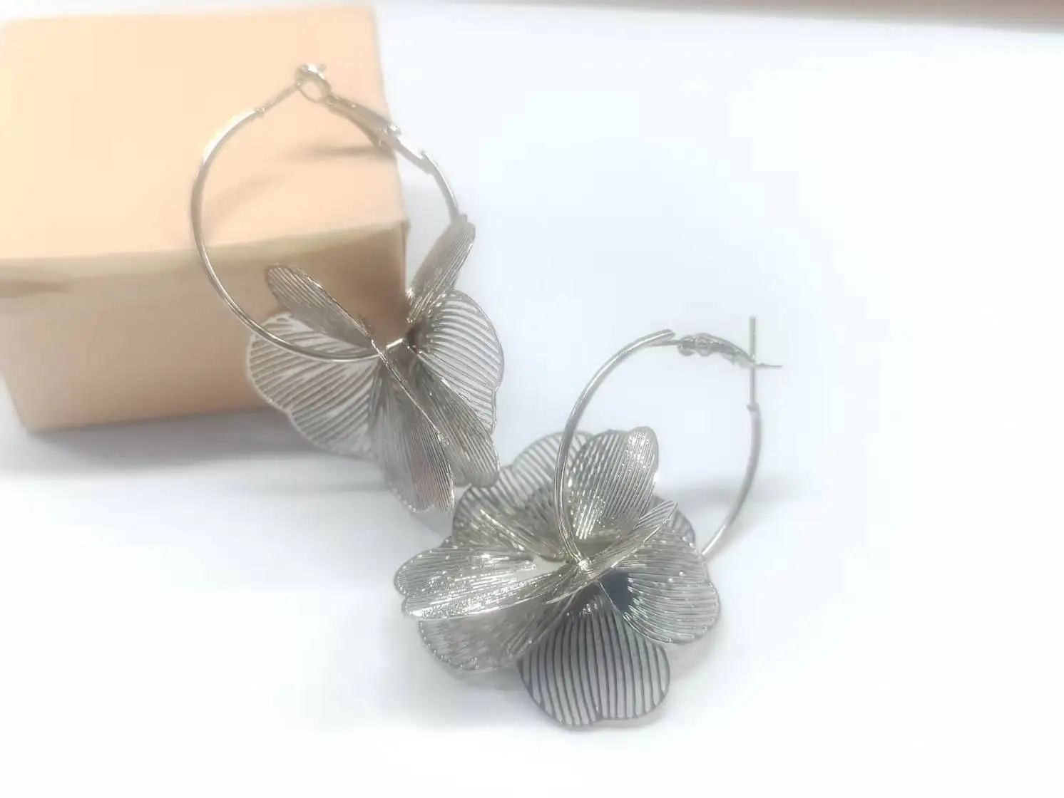 Exaggerate Golden Alloy Flower Big Hoop Earrings - Image 6